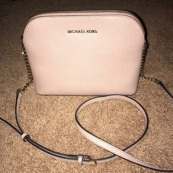 Handbags - Micheal Kors purse